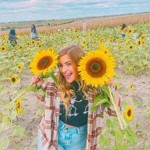 It’s me, Hi! I’m your posher, it’s me :)